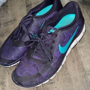 Women’s Nike Free 5.0 Purple Snake Print Size 7.5 Style# 695168-500